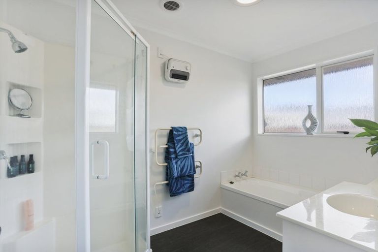 Photo of property in 1 Flaxgrove Place, Parklands, Christchurch, 8083