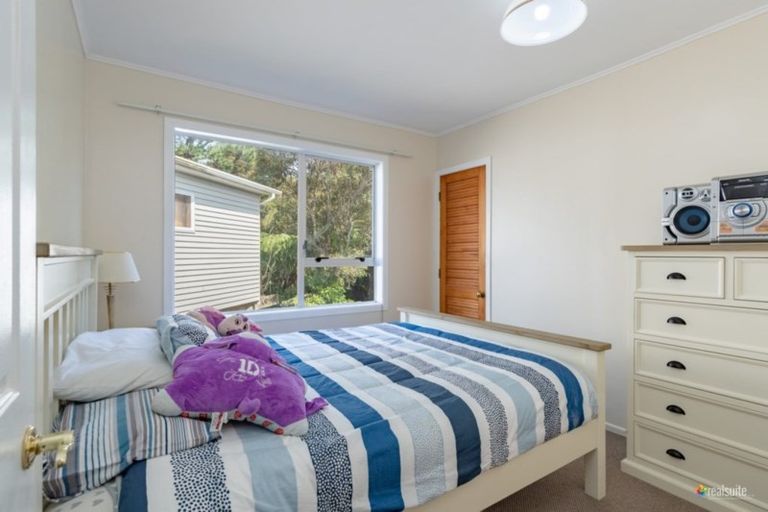 Photo of property in 32 Vista Crescent, Maoribank, Upper Hutt, 5018