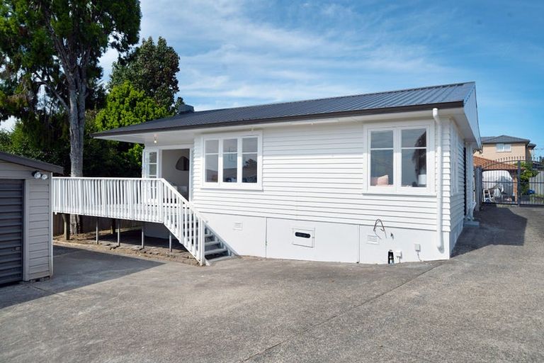Photo of property in 48a Beaubank Road, Kelston, Auckland, 0602