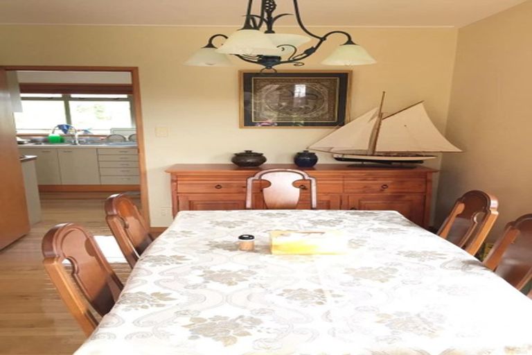 Photo of property in 11 Cheriton Road, Mellons Bay, Auckland, 2014