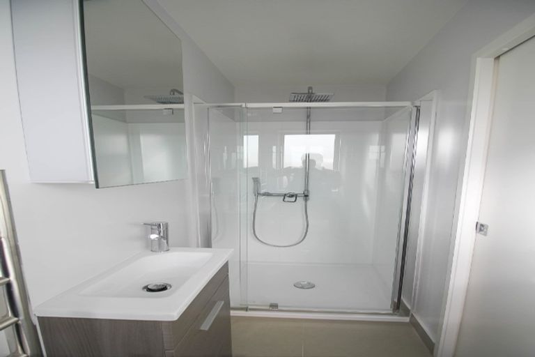 Photo of property in 26/11 Ray Small Drive, Papakura, 2110