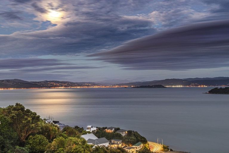 Photo of property in 2/79 Grafton Road, Roseneath, Wellington, 6011