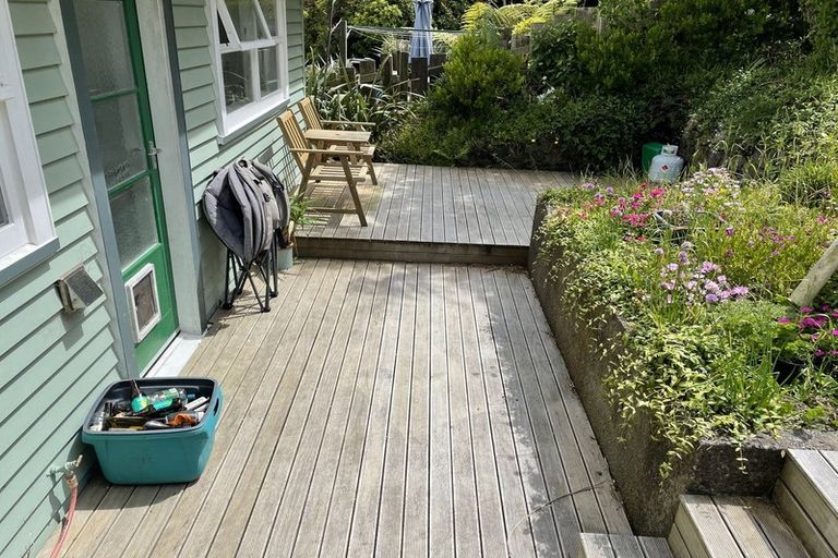 Photo of property in 17 Bedford Street, Northland, Wellington, 6012