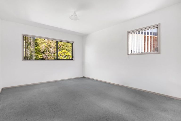 Photo of property in 64 Rhinevale Close, Henderson, Auckland, 0612