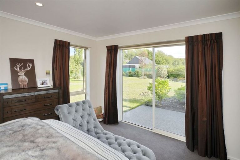 Photo of property in 14 Riverside Way, Amberley, 7410