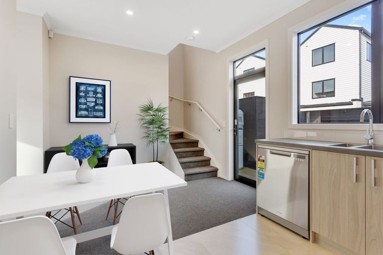 Photo of property in 12 Uku Lane, Hobsonville, Auckland, 0616