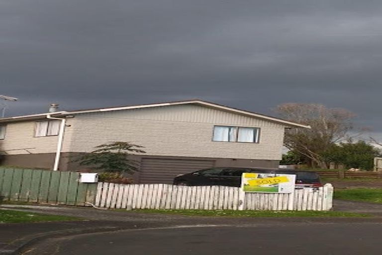 Photo of property in 16 Massine Place, Randwick Park, Auckland, 2105