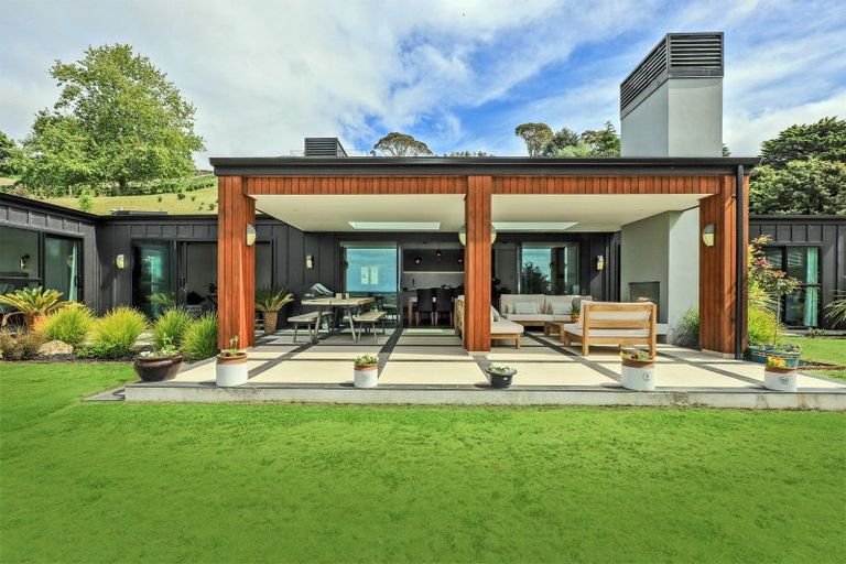 Photo of property in 1 Te Roera Drive, Taradale, Napier, 4112