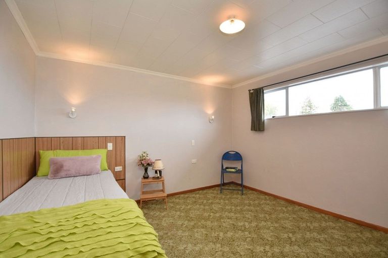 Photo of property in 1 Ferry Road, Tuatapere, 9620