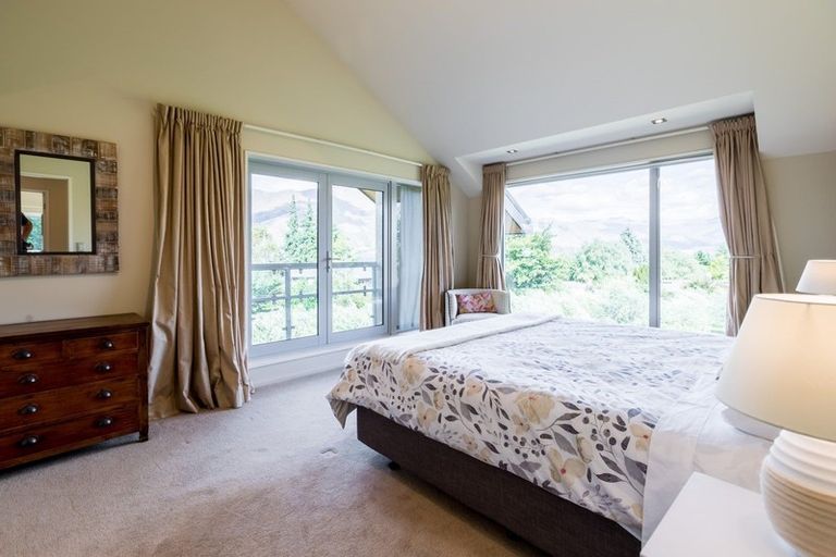 Photo of property in 5 Ridgecrest, Wanaka, 9305
