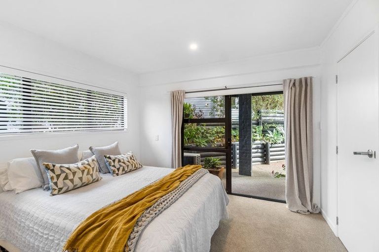 Photo of property in 19 Zita Avenue, Matakatia, Whangaparaoa, 0930