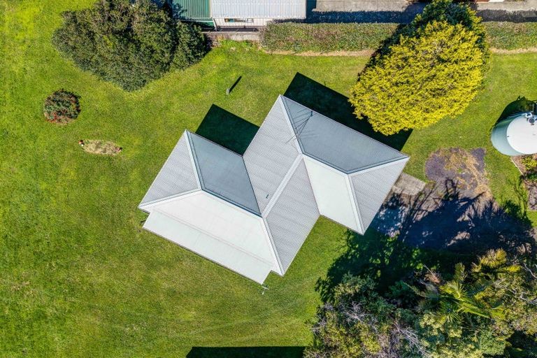 Photo of property in 42 Koraha Road, Kumeu, 0892