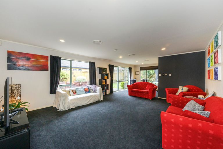 Photo of property in 3 Logan Way, Kelvin Grove, Palmerston North, 4414