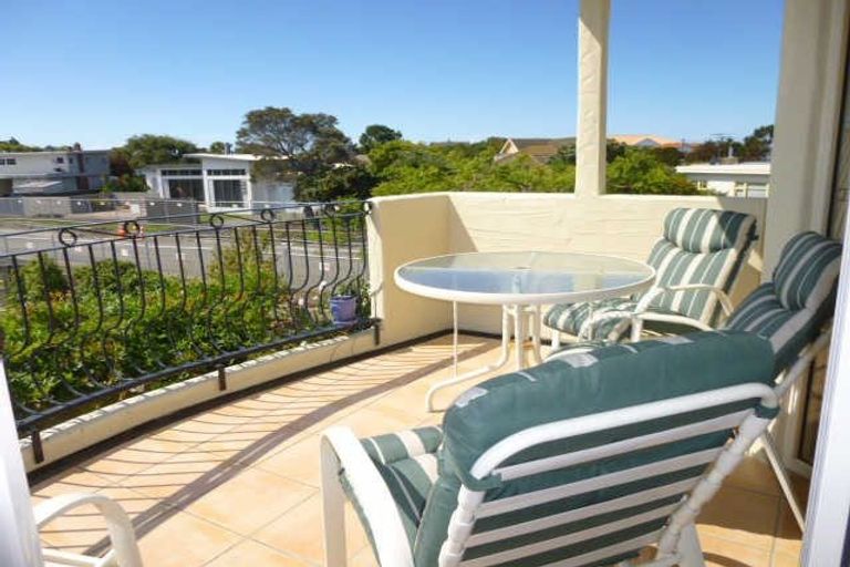 Photo of property in 51 Celia Street, Redcliffs, Christchurch, 8081