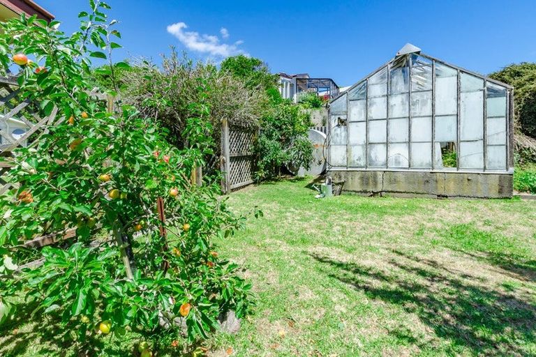 Photo of property in 61 Queens Road, Waikanae Beach, Waikanae, 5036