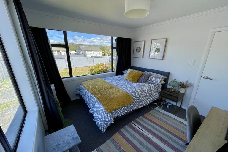 Photo of property in 17 Reynolds Street, Taita, Lower Hutt, 5011