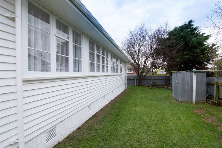 Photo of property in 18 Montrose Place, Takaro, Palmerston North, 4412
