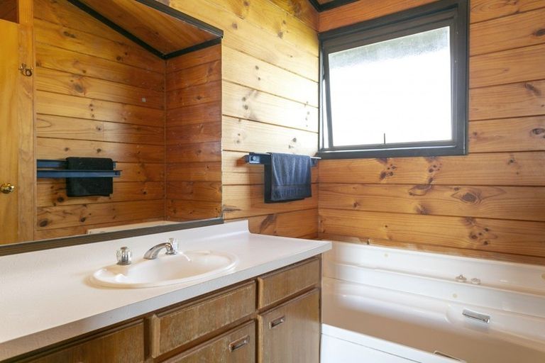 Photo of property in 4 Ward Place, Richmond Heights, Taupo, 3330