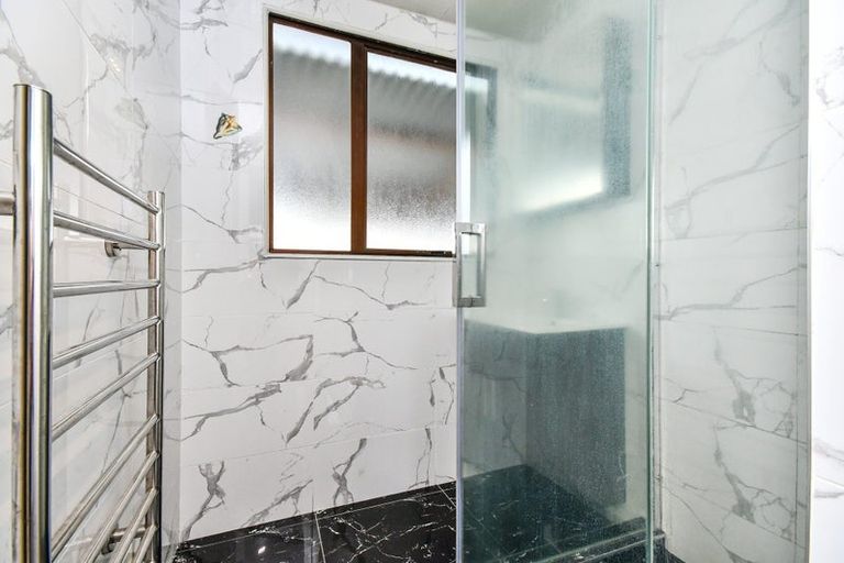 Photo of property in 2/10 Nearco Street, Randwick Park, Auckland, 2105