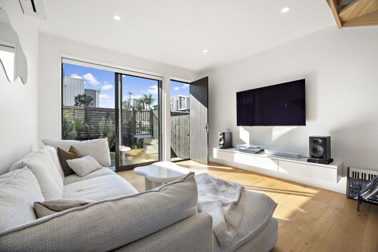 Photo of property in 12/82 East Coast Road, Milford, Auckland, 0620