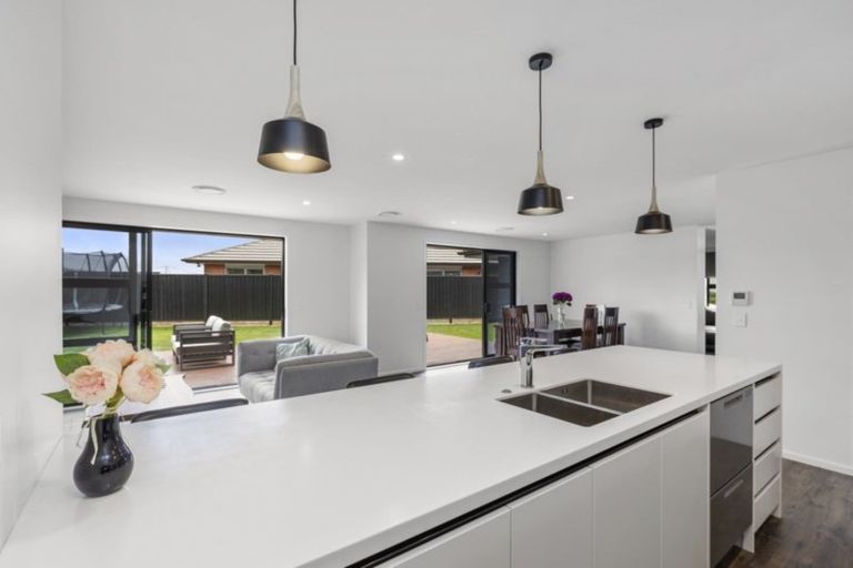 Photo of property in 25 Buddle Road, Wallaceville, Upper Hutt, 5018