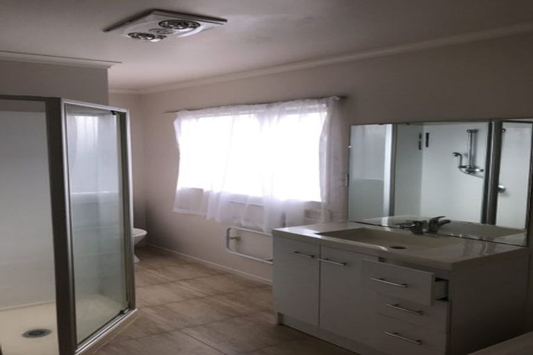 Photo of property in 18a Saralee Drive, Manurewa, Auckland, 2105