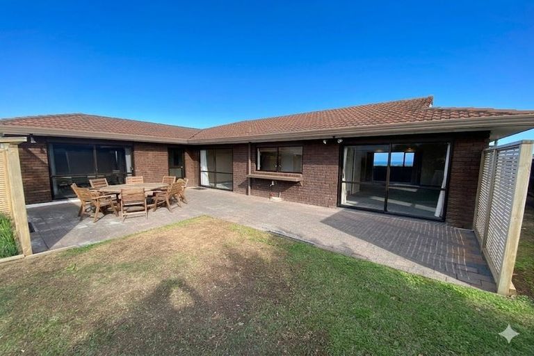 Photo of property in 7 Kadina Place, Botany Downs, Auckland, 2010