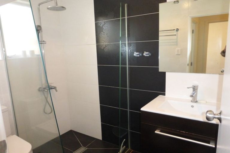 Photo of property in 59 Captain Scott Road, Glen Eden, Auckland, 0602