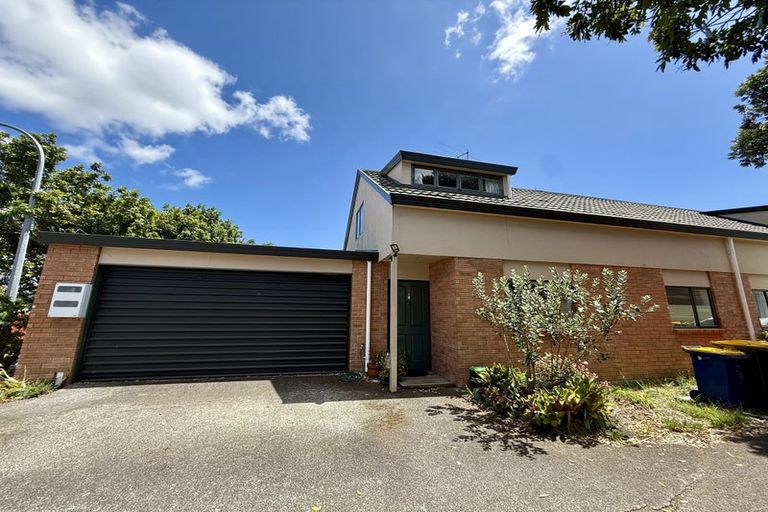 Photo of property in 17 Whitford Road, Howick, Auckland, 2014