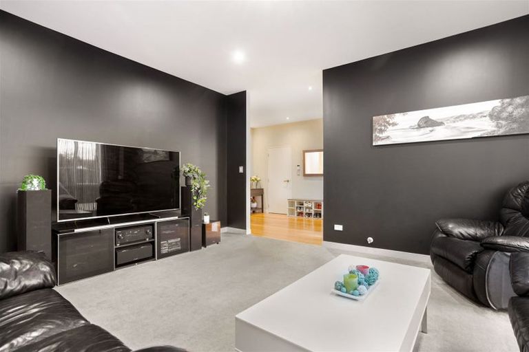 Photo of property in 18 Kahika Grove, Huapai, Kumeu, 0810