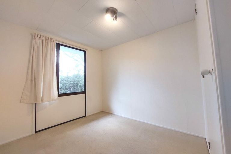 Photo of property in 2/21 Sarajevo Place, Massey, Auckland, 0614