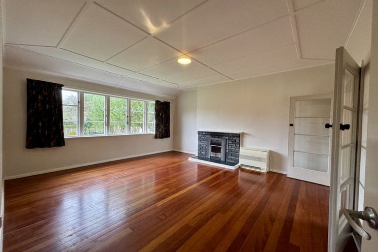 Photo of property in 111 Cambridge Terrace, Fairfield, Lower Hutt, 5011