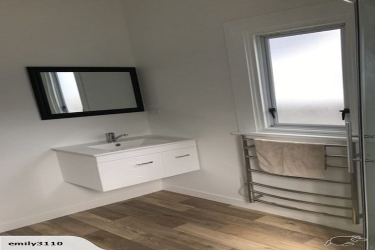 Photo of property in 178 Onepu Road, Lyall Bay, Wellington, 6022