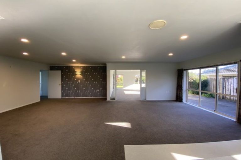 Photo of property in 165 Heta Road, Highlands Park, New Plymouth, 4312