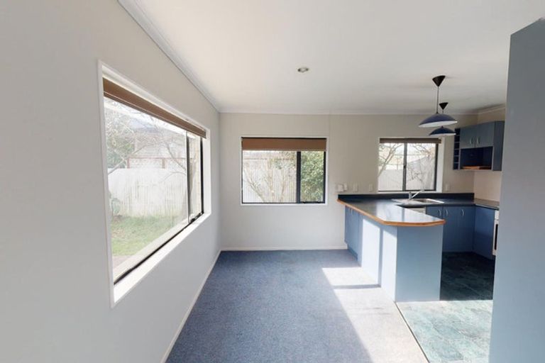 Photo of property in 8a Battersea Place, Roslyn, Palmerston North, 4414