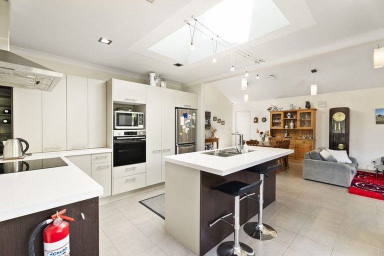 Photo of property in 17 Roseville Road, Gulf Harbour, Whangaparaoa, 0930