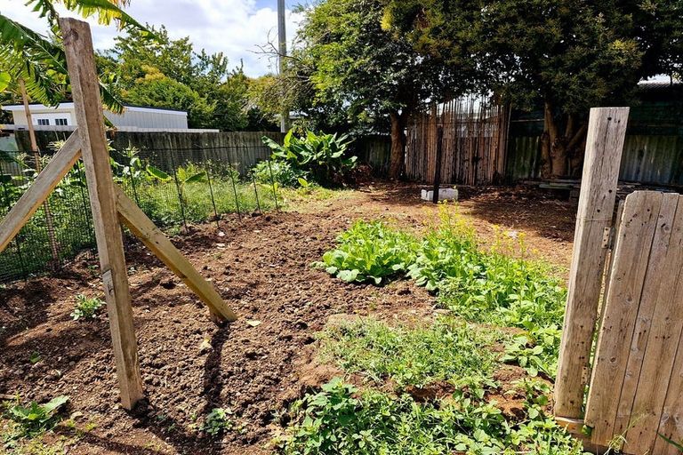 Photo of property in 37 Whitley Crescent, Otara, Auckland, 2023