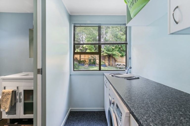 Photo of property in 25 Waiora Road, Stanmore Bay, Whangaparaoa, 0932