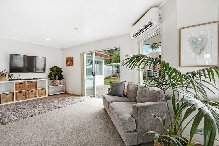 Photo of property in 4 Tiroroa Avenue, Te Atatu South, Auckland, 0610