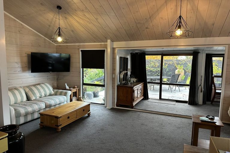 Photo of property in 6 Honnor Place, Hurdon, New Plymouth, 4310