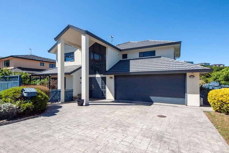 Photo of property in 28 Amesbury Drive, Churton Park, Wellington, 6037
