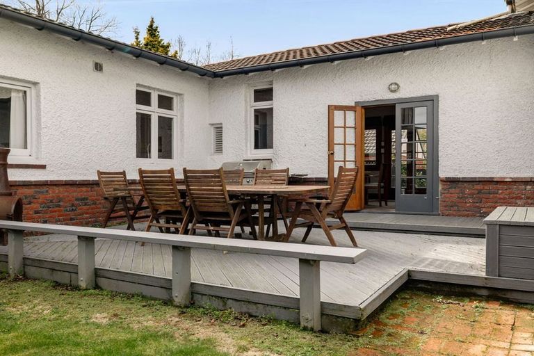 Photo of property in 24 Elmira Avenue, Hokowhitu, Palmerston North, 4410