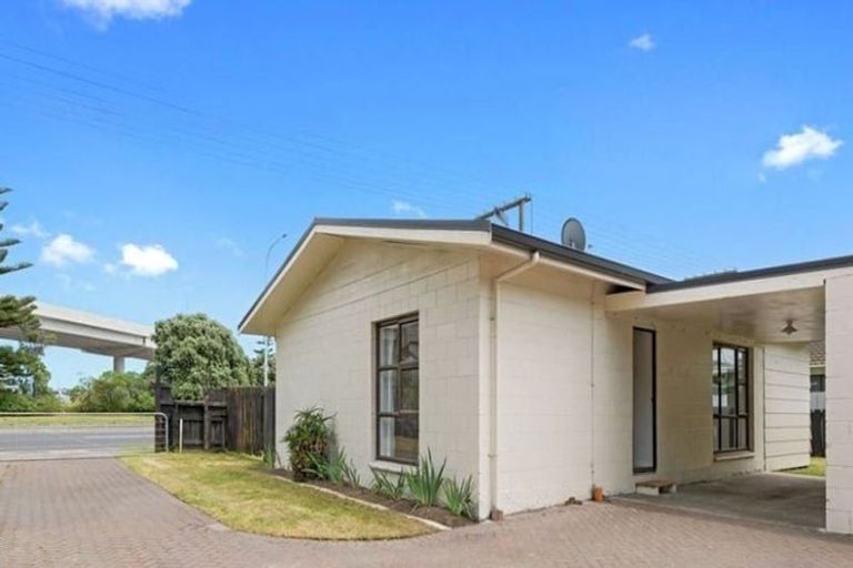 Photo of property in 2/569 Maunganui Road, Mount Maunganui, 3116