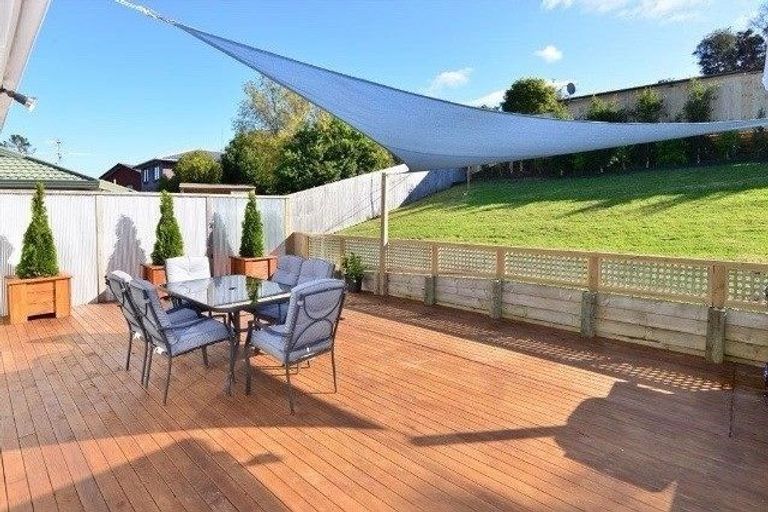 Photo of property in 17 Springtime Crescent, Stanmore Bay, Whangaparaoa, 0932