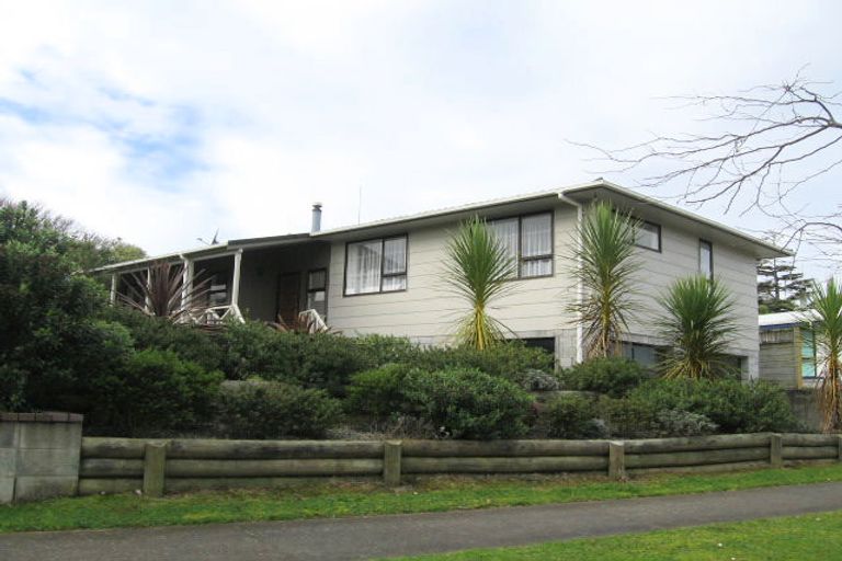 Photo of property in 12 Heathcote Place, Fitzherbert, Palmerston North, 4410