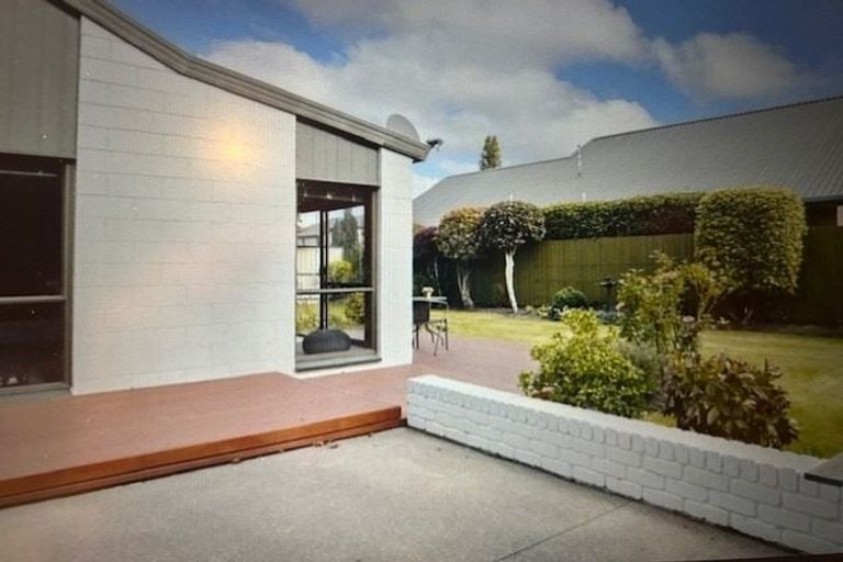 Photo of property in 72 Sarabande Avenue, Redwood, Christchurch, 8051