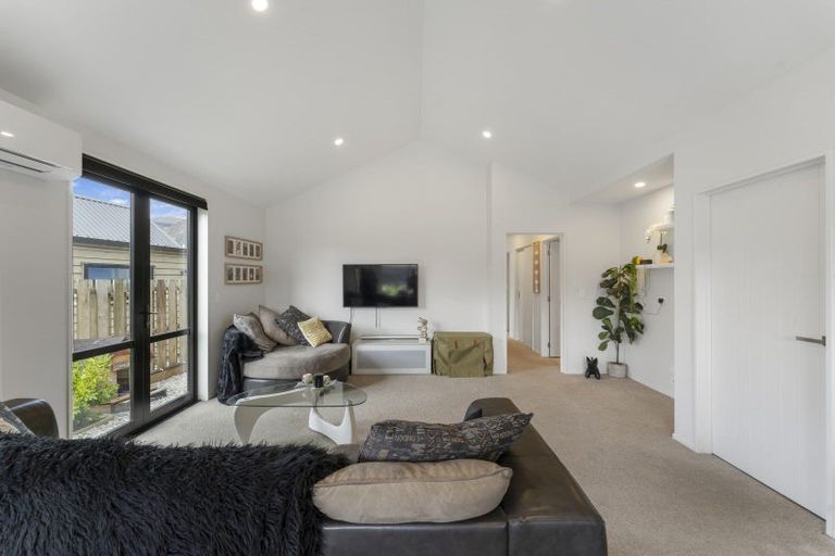 Photo of property in 22 Huxley Place, Lake Hayes, Queenstown, 9304