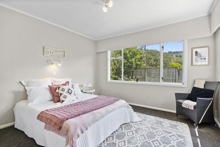 Photo of property in 6 Park Avenue, Tawa, Wellington, 5028