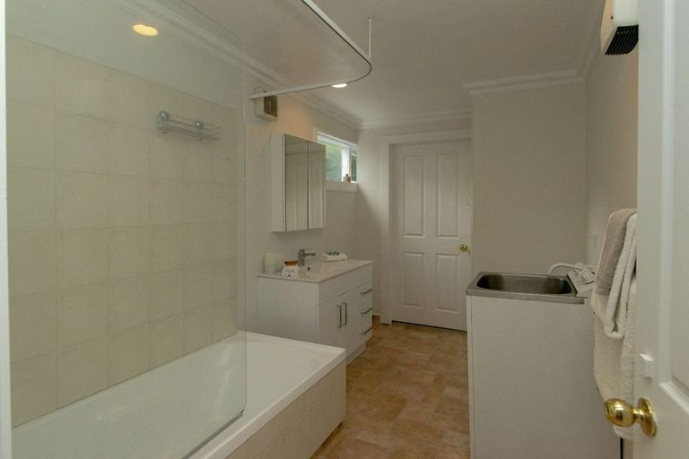 Photo of property in 21 Milton Road, Bluff Hill, Napier, 4110