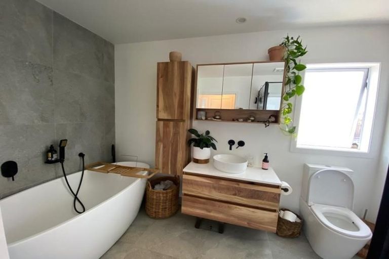 Photo of property in 68 Sylvan Crescent, Te Atatu South, Auckland, 0610